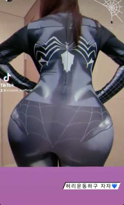 Spider girl spider girl!!! Moving those hips to make us shoot our webs 🕸 🍑