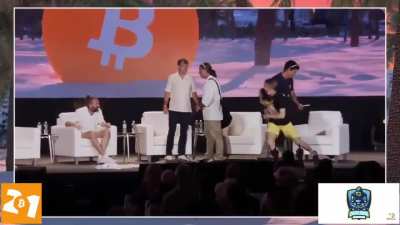 Dogecoin crashes Bitcoin convention