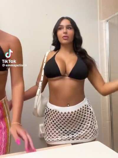 Her friend looks jealous