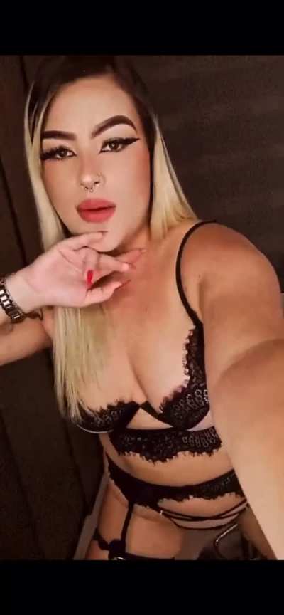 Waiting to be fucked, who&rsquo;s down?🥵🍆