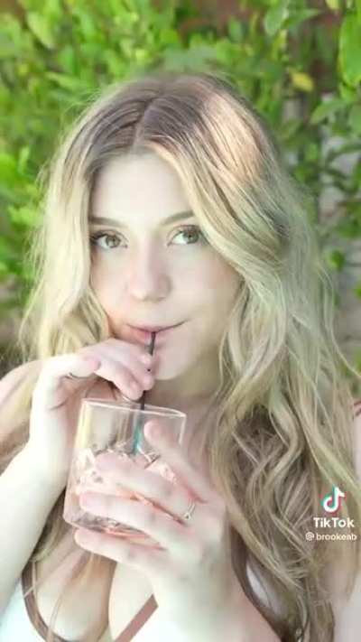 Brooke Tiktok (video)