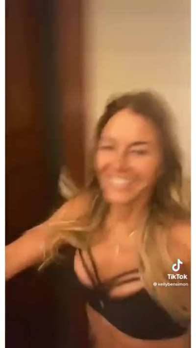 My girl Kelly bensimon, of course people love to talk shit in the comments but she&rsquo;s still slaying 🔥🔥