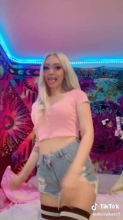 psychedelic walls &amp;amp; knee-high socks