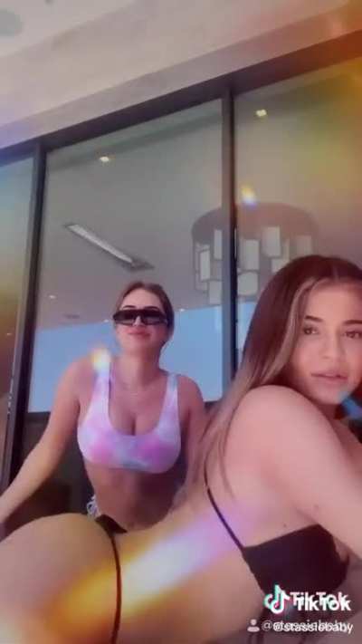 That&acirc;s the first time I see Kylie Jenner twerk &eth;