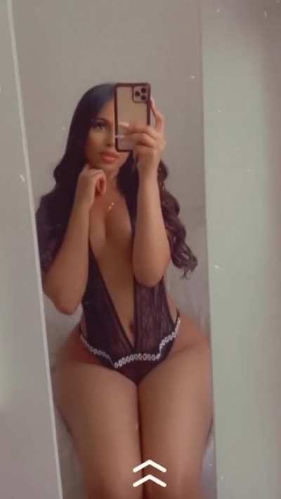Damnn whats her OF 😍😍