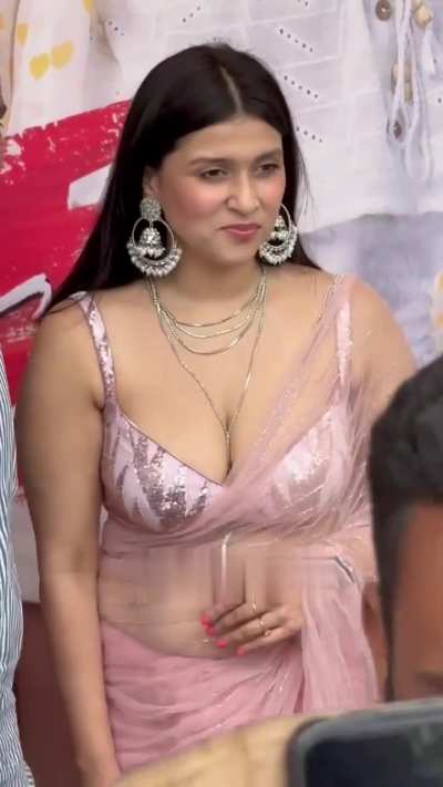 Mannara Chopra 
