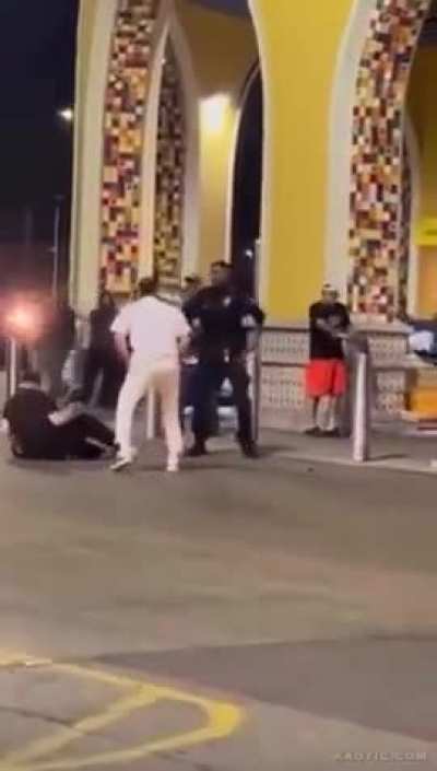 SLICK BOXER SECURITY GUARD PASSES THE EYE TEST, TWO MMA FANS FAIL THE VIBE CHECK