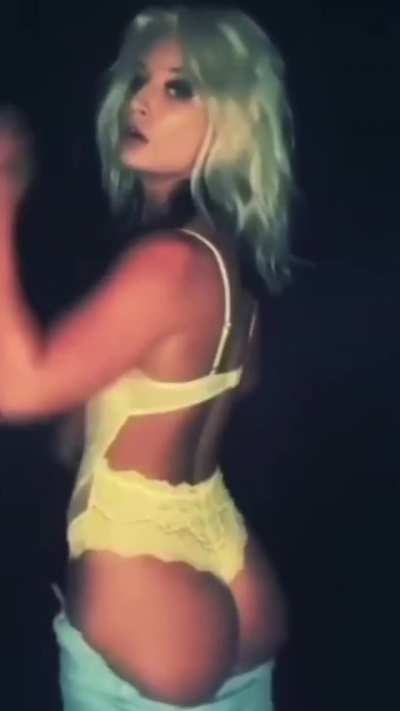 Toni Storm Jiggle