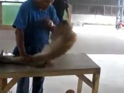 Mi pana orson haciendo rutina gym, se le ve bastante deportivo al nociram