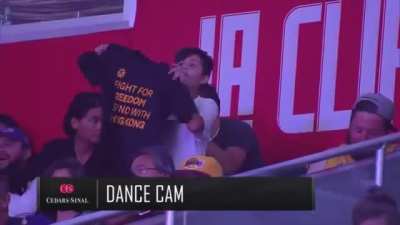 This kid baiting the broadcast into flashing a 