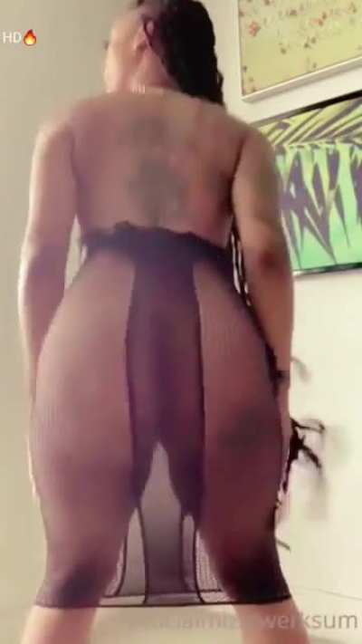 Twerksum lady l