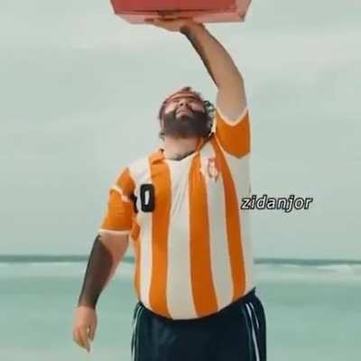 Instagramda gördüm çok hoşuma gitti şu ana kadar izlediğim en iyi recep ivedik editi