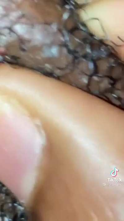 I think that's literal coochie hair cause of the texture and hair 😭😭 She also doesn't have armpit hair so there's that 😭