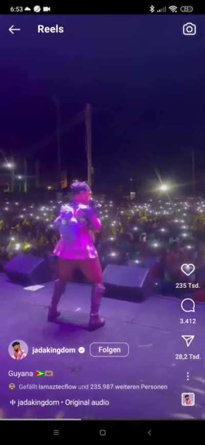 Jada Kingdom booty, upskirt and twerk