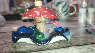 I made an incense holder with a little frog and snail