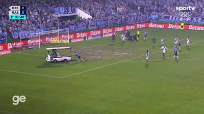 Jogadores empurrando ambul&acirc;ncia atualizado