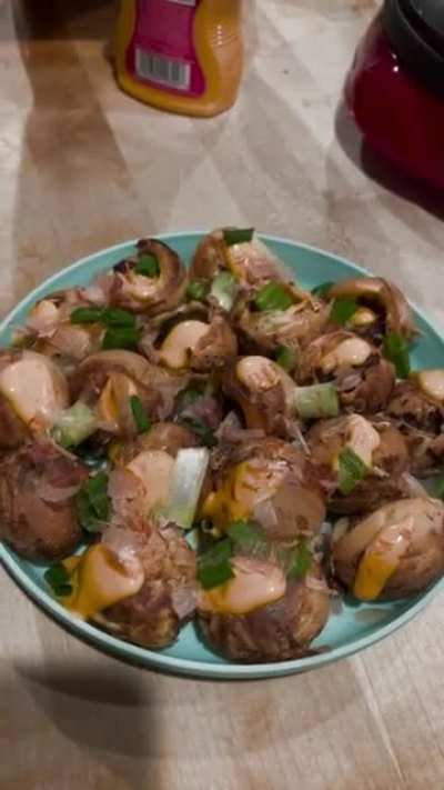 Bonito flakes &ldquo;Dancing&rdquo; on takoyaki
