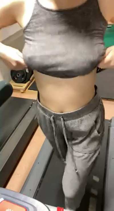 5&rsquo;1 nerdy college student with natural tits, would you dick me down? (Oc drop)