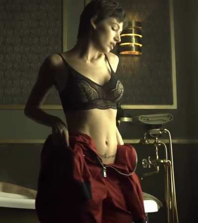 Ursula stripping in Money Heist