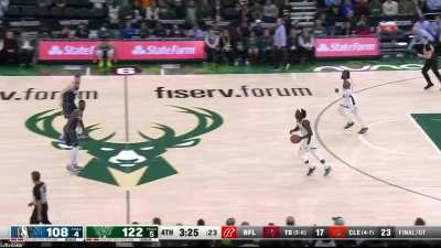 [Highlight] Wes Matthews inbounding the ball: 