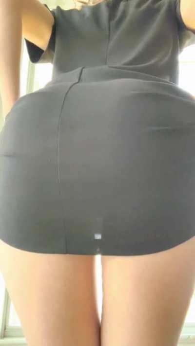 (F) okay I swear I heard someone say it was bring your plug to work day 🤷&zwj;♀️