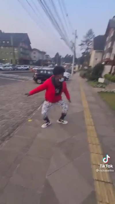 what are those moves, richard 😳 @richabelha
