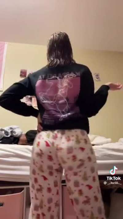 Her ass is fuckin insane