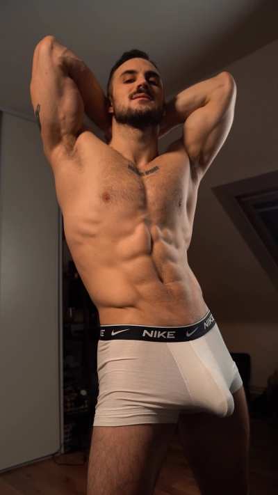My bulge is pulsating😵