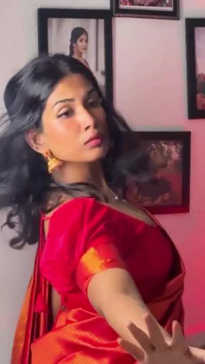 Chandhana &eth;&yen;&micro;