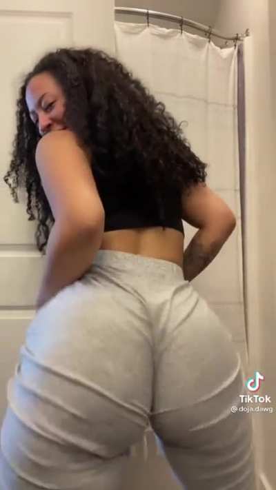 Throw it back 😍🍑