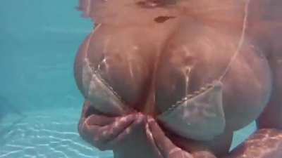 $ 10 000 Underwater Camera Ad (Nice)