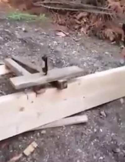 А тебе слабо забить бутылку в доску?