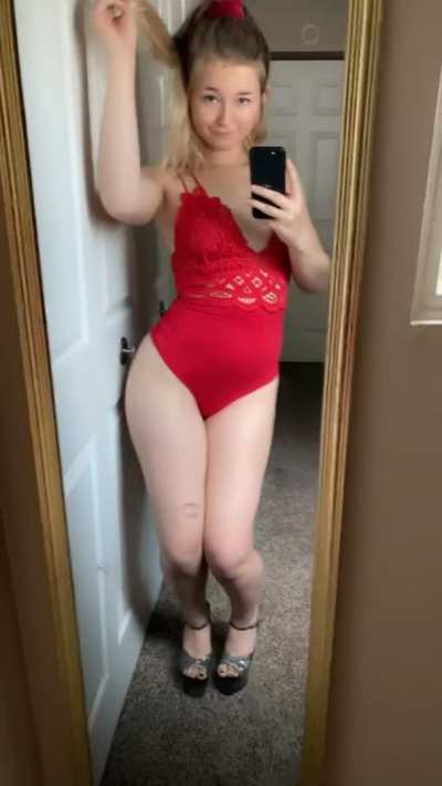 Raise your 🍆 if you like petite sluts