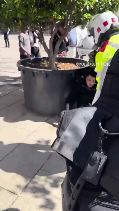 Chinese man choking thief