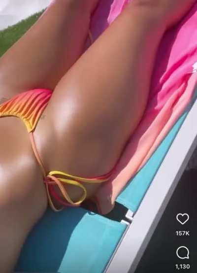 Parker&rsquo;s beautiful shiny body and thick thighs😻
