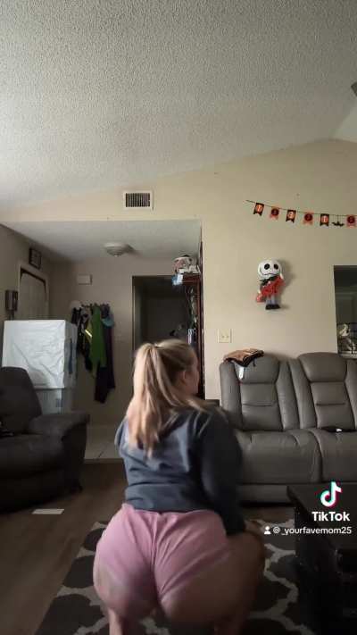 @_yourfavemom25