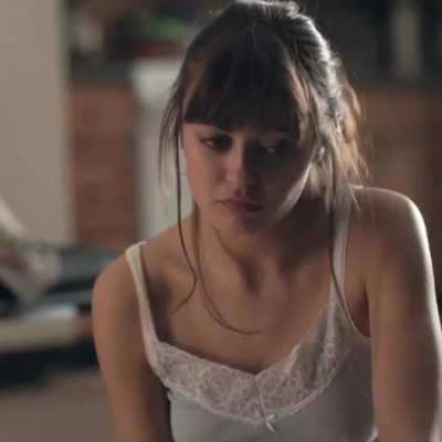 Ella Purnell

