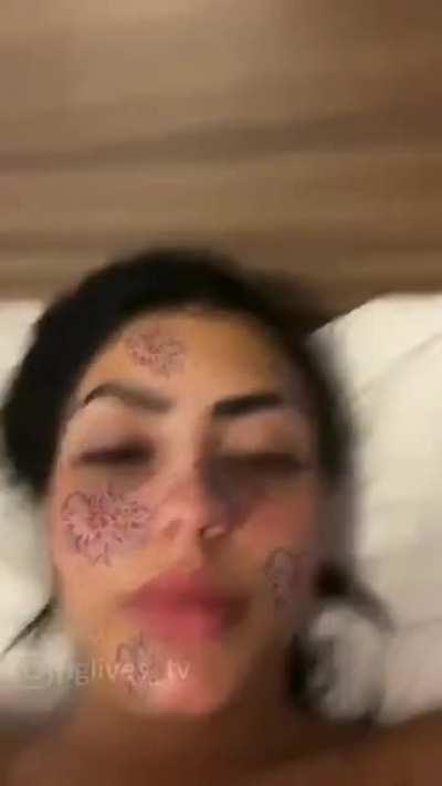 MC Mirella peitinho