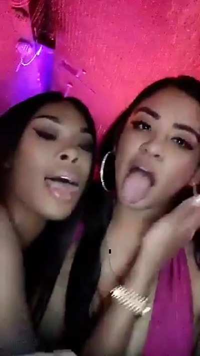 @Noforeign n' @Shaybrown - Kissing