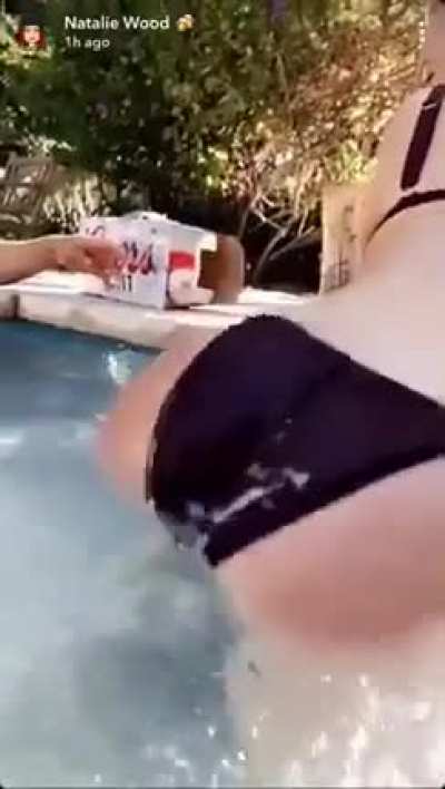 Twerking in Hottub &amp;amp; pouring beer on bikini 