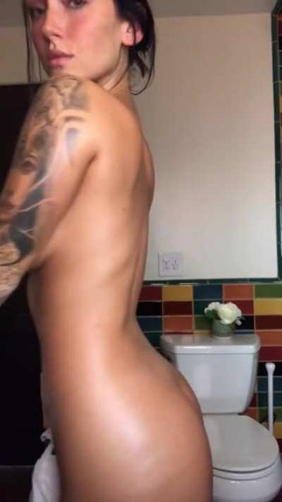 Kayla Lauren loves to tease