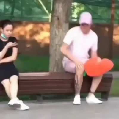 Bak defalarca söylüyoruz inanmıyosunuz erkek adamın erkek sevgilisi olur.