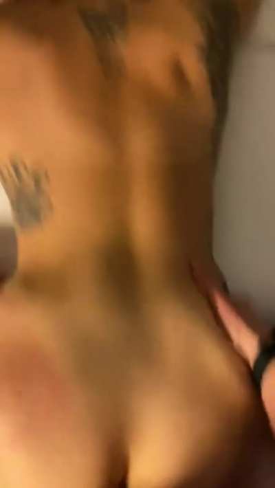 Big ass gets fucked hard from behind in hotel room amateur