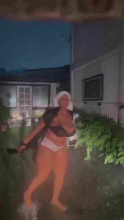 🌧️🍑🌧️🌧️🌧️