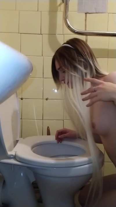 I puke ice cream in the toilet 🍨