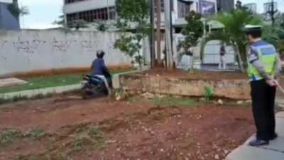 WCGW Trying to escape the police