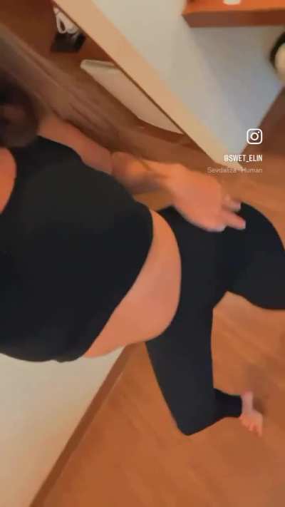 Elin (@swet_elin)
