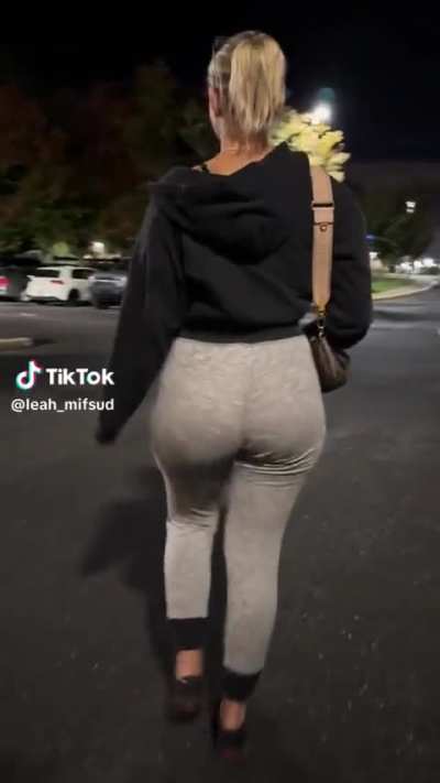 🧟&zwj;♂️🍑