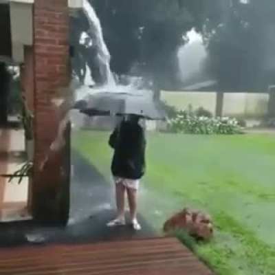 ðµSiiiiiiinging in the Raaaaaaaain ð¶
