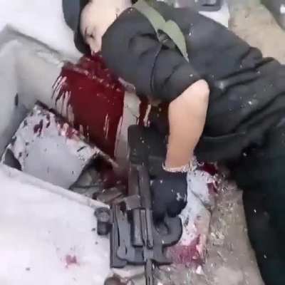 (Graphic) Young Sicario laying dead on the street with a P90 still in his hand. Happened in Cancún a year ago